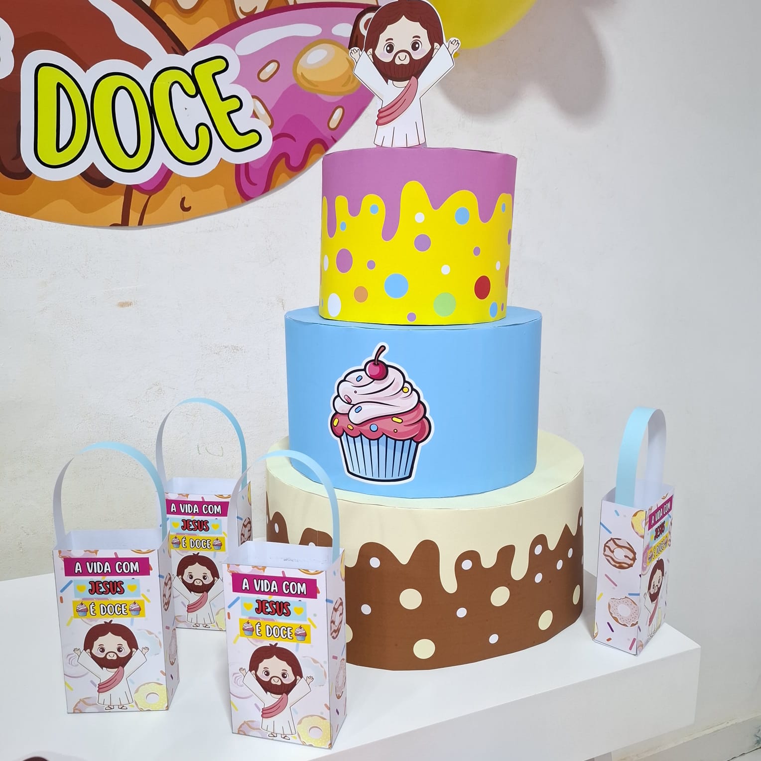 Guias de Cores para Bolos Religiosos: Serenidade e Paz