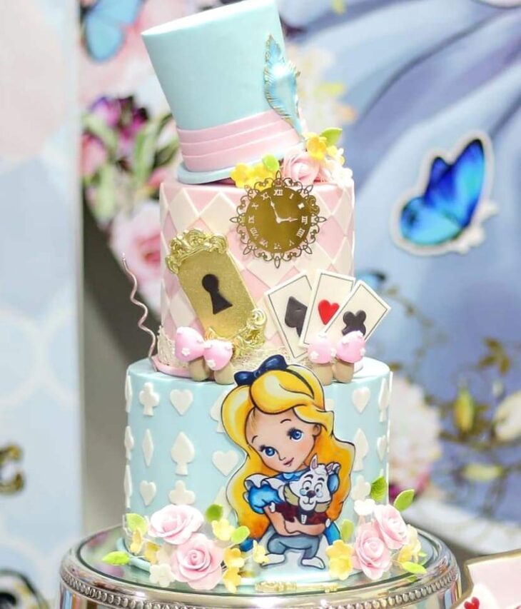 5 Ideias de Bolo Alice no País das Maravilhas para Festas Infantis