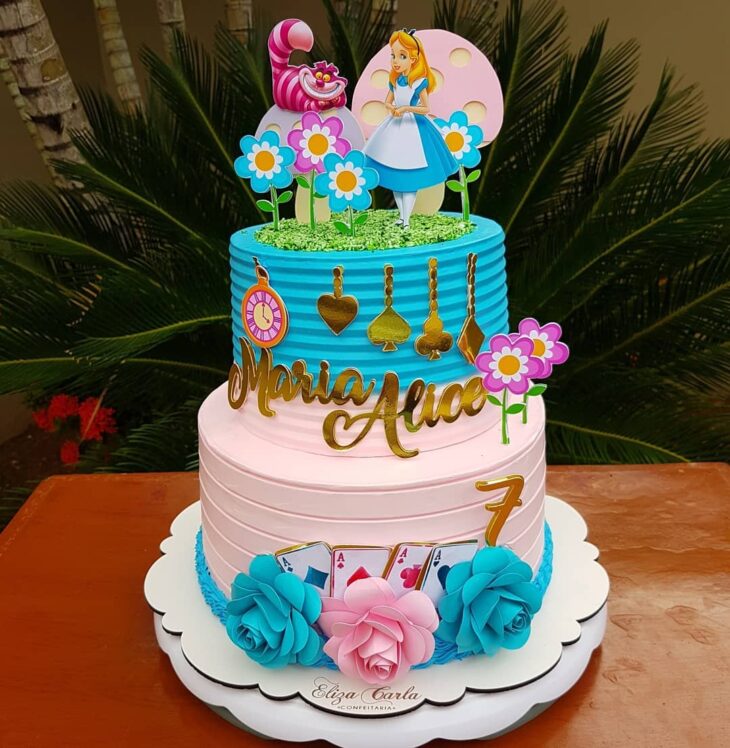 Bolo Fake Alice: Vantagens e Materiais para sua Festa