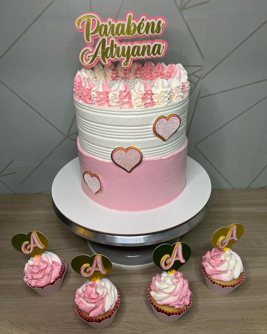 Decoração de Bolos com Flores Naturais: Tendências e Dicas