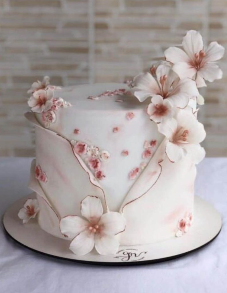 Decoração de Bolos com Flores Naturais: Tendências e Dicas