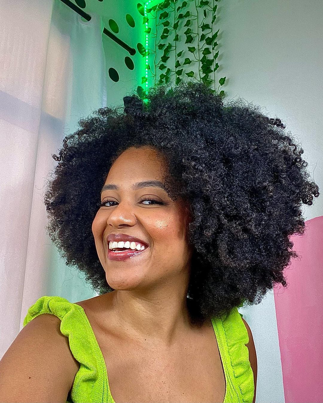 Guia Completo: Como Identificar e Cuidar do Cabelo Crespo Tipo 4B; Cabelo 4B: Desvendando as Diferenças entre os Tipos 4A