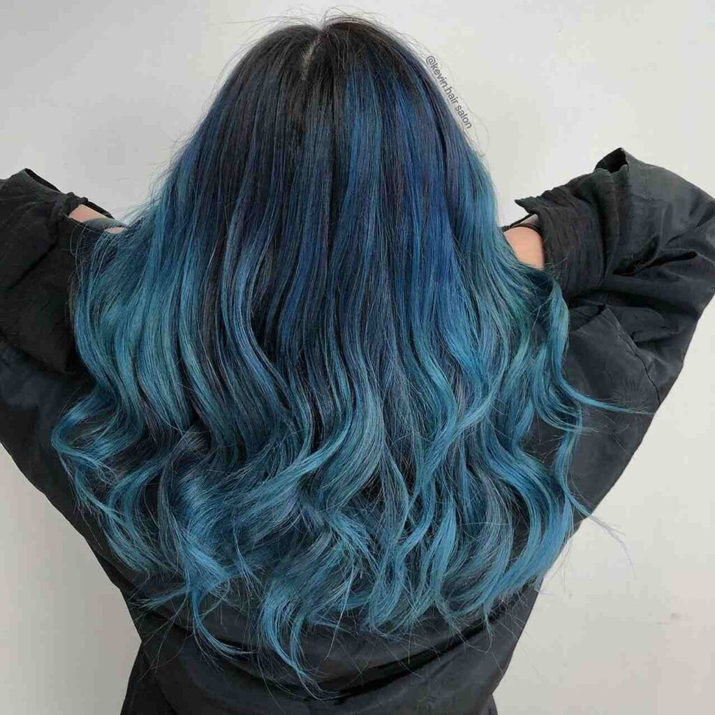 Descoloração e Tonalização: O Passo a Passo para Ter Cabelo Azul em Casa