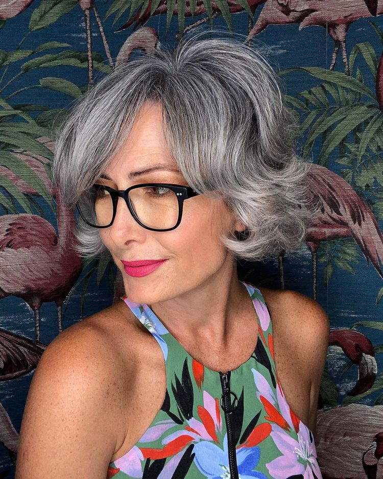 Transição para o Cabelo Branco: Métodos e Dicas para Assumir seus Fios Naturais