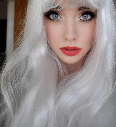 Guia completo: Como fazer a transição para o cabelo branco natural