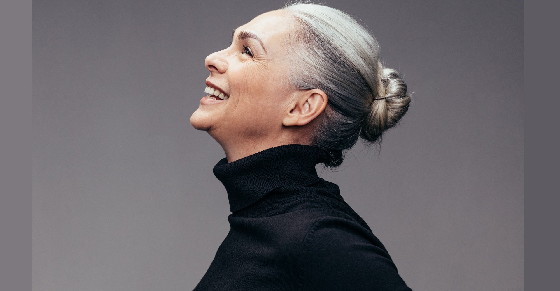 Shampoo Matizador: Como Escolher e Usar para Evitar o Amarelamento dos Fios Brancos