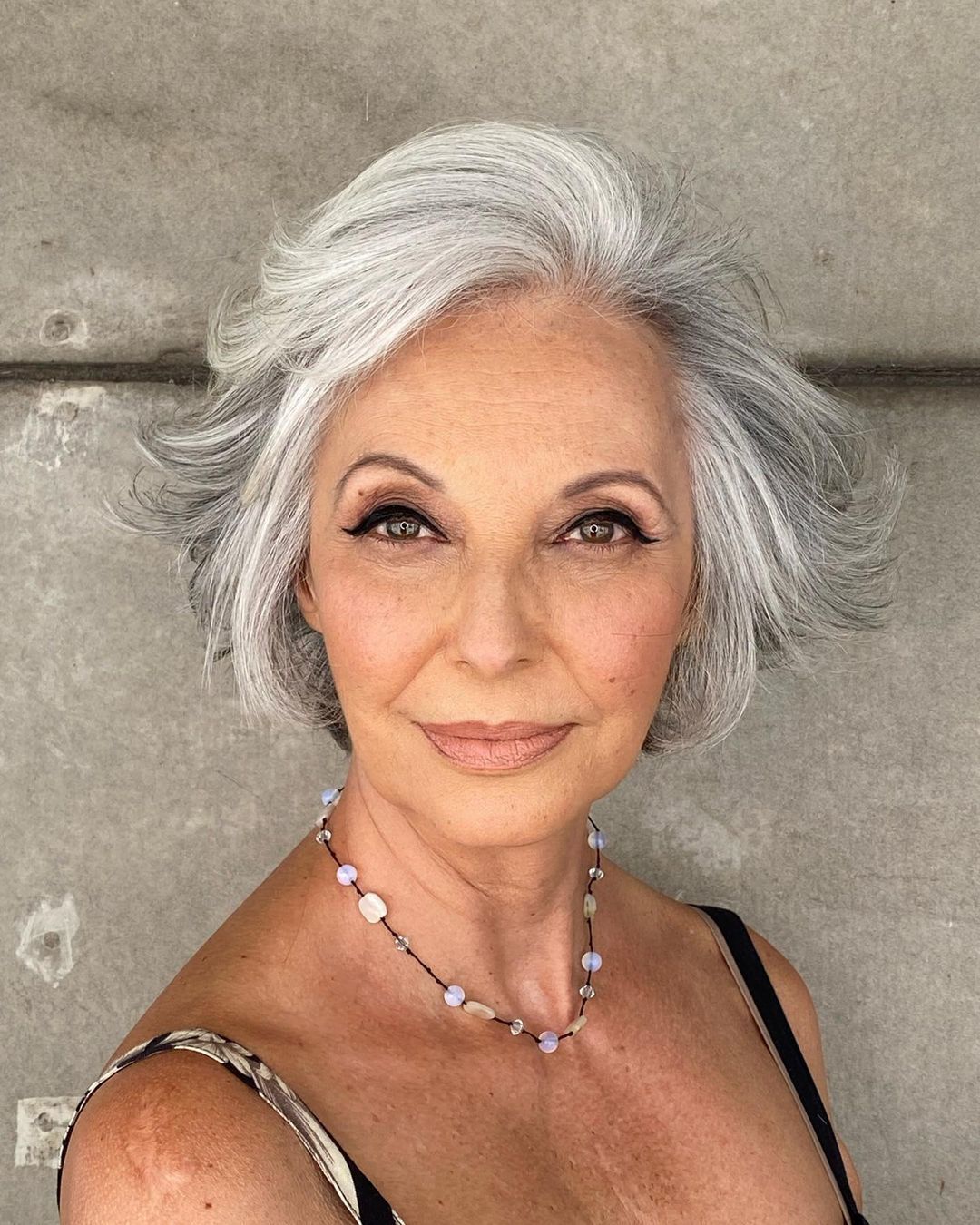 cabelo grisalho natural versus tingido