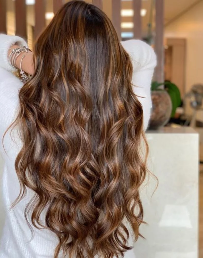 quanto custa cabelo cacheado iluminado mel salão