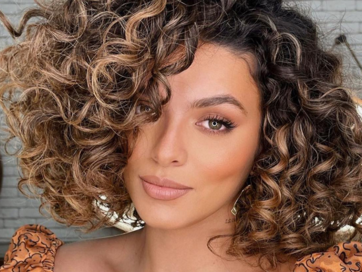 melhor tratamento para cabelo cacheado iluminado mel