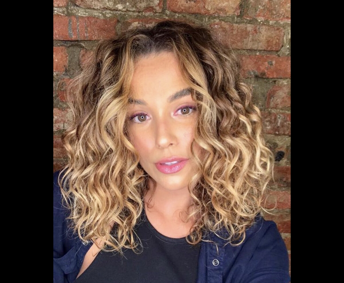 cabelo cacheado iluminado mel inspirações