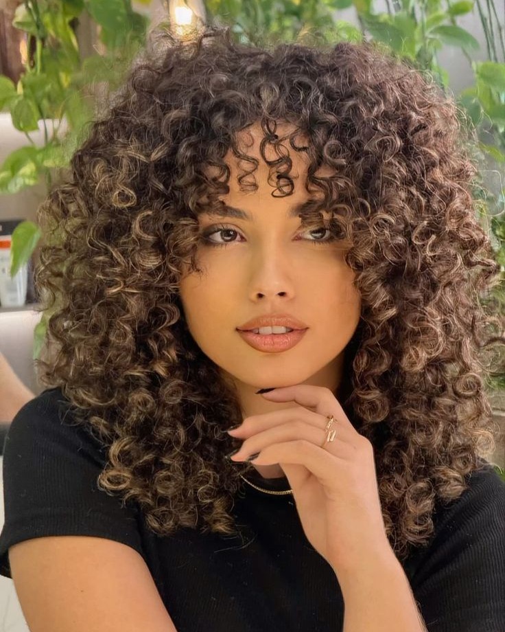 Guia Completo de Nutrição para Cabelos Crespos Longos