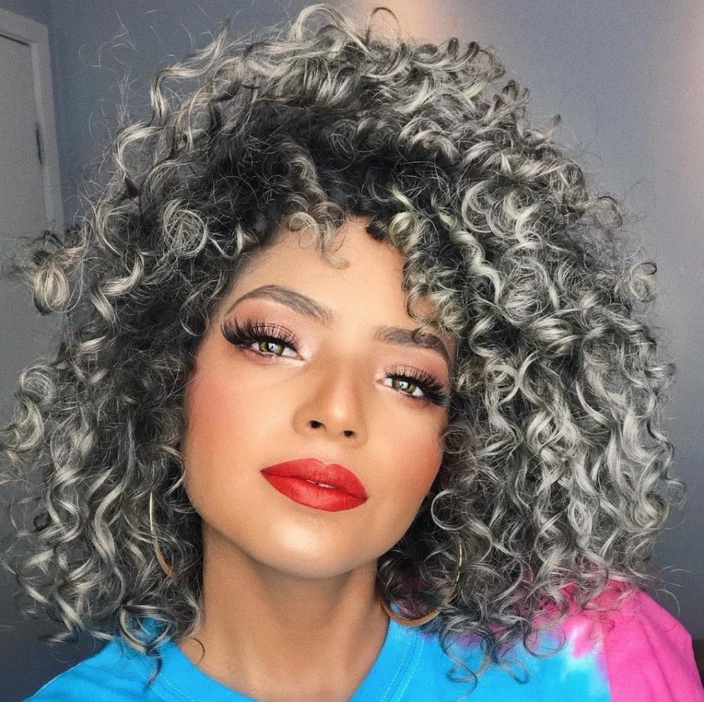 Como escolher o corte de cabelo cacheado curto ideal para seu tipo de rosto