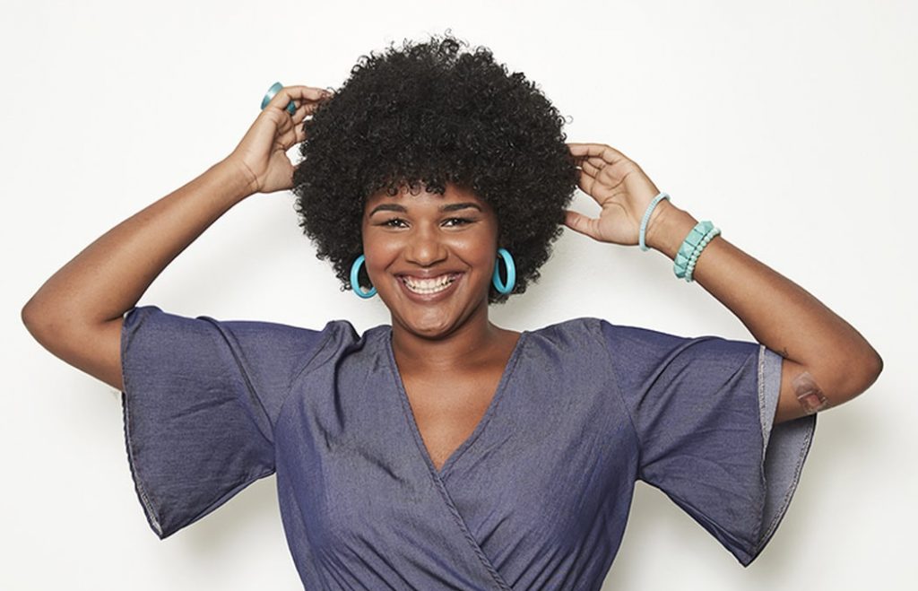 cabelo curto cacheado