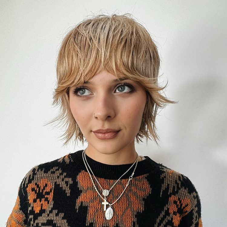 cabelo curto loiro platinado para pele morena