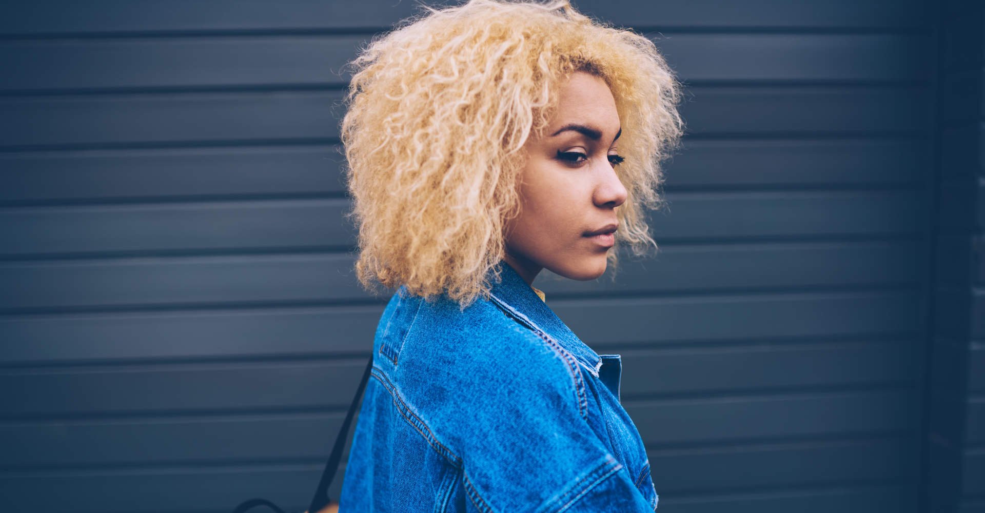 melhores tons de loiro para morenas em 2026