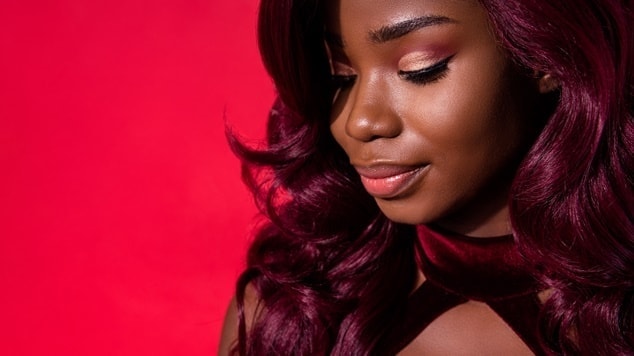 Inspirações de Cabelo Marsala para Cacheadas e Crespos: Dicas e Fotos