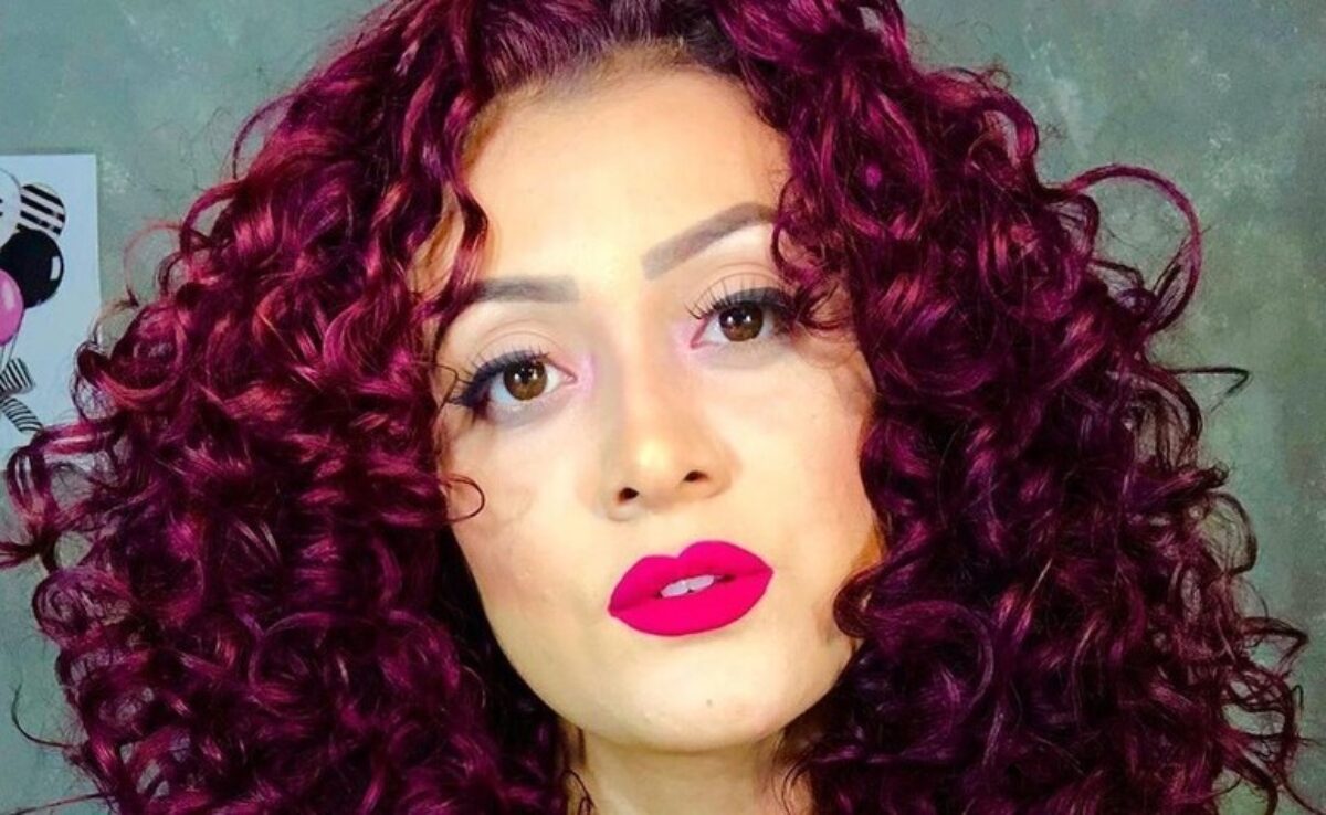 Inspirações de Cabelo Marsala para Cacheadas e Crespos: Dicas e Fotos