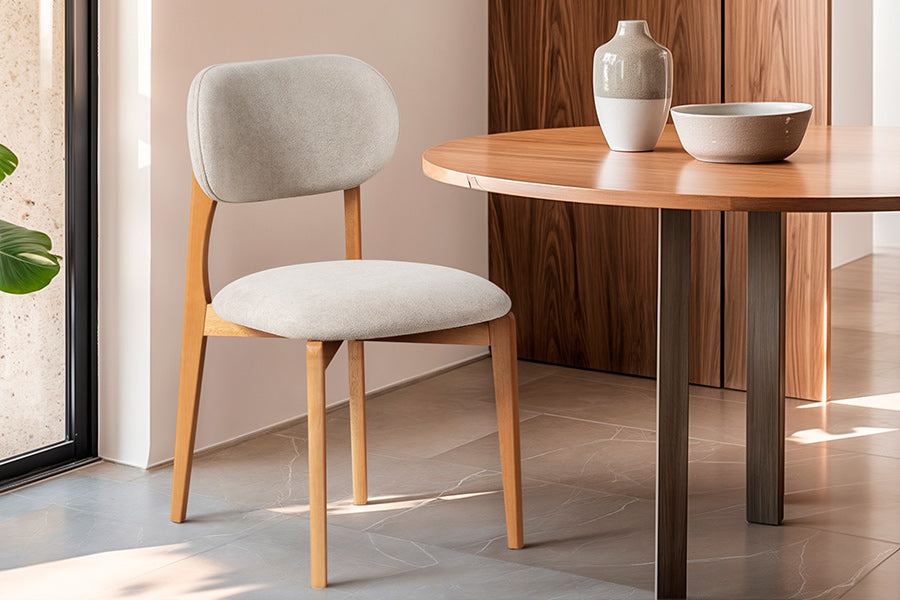 cadeira de madeira para sala de estar com assento em courino