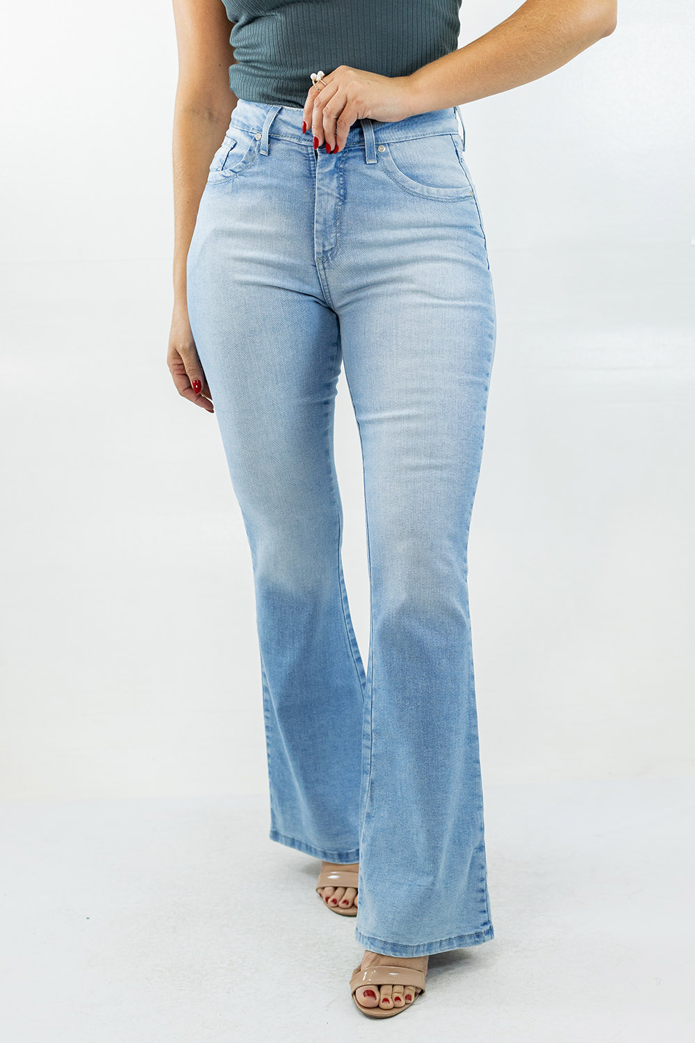 Calça Flare: O Guia Completo dos Modelos Femininos e Masculinos