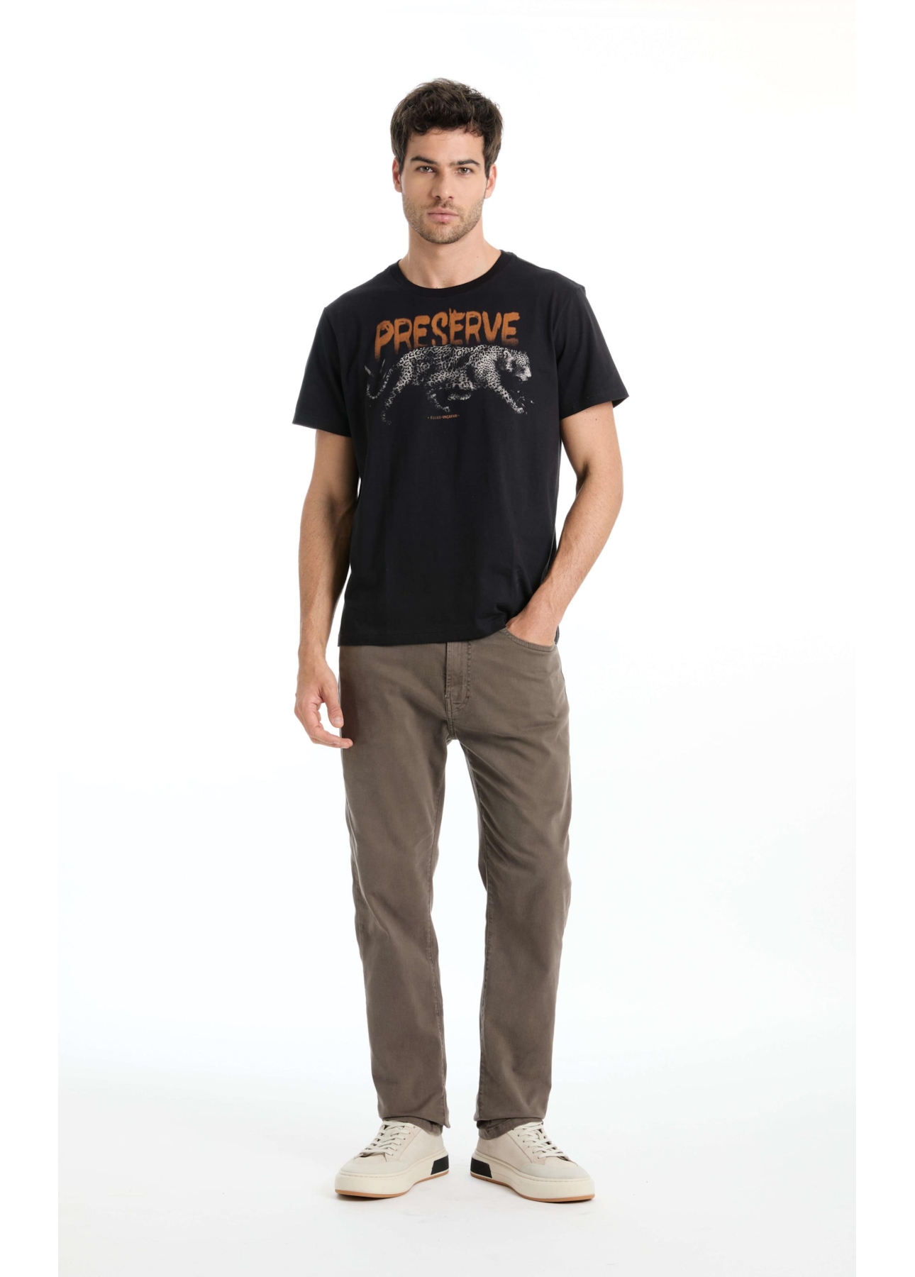 calça jeans com elástico na barra