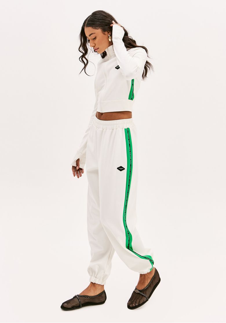 calça jeans com elástico na barra