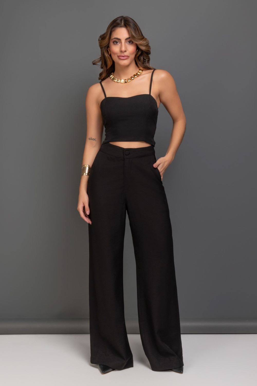 Guia Completo: Como Usar Calça Pantalona Preta em Diferentes Ocasiões