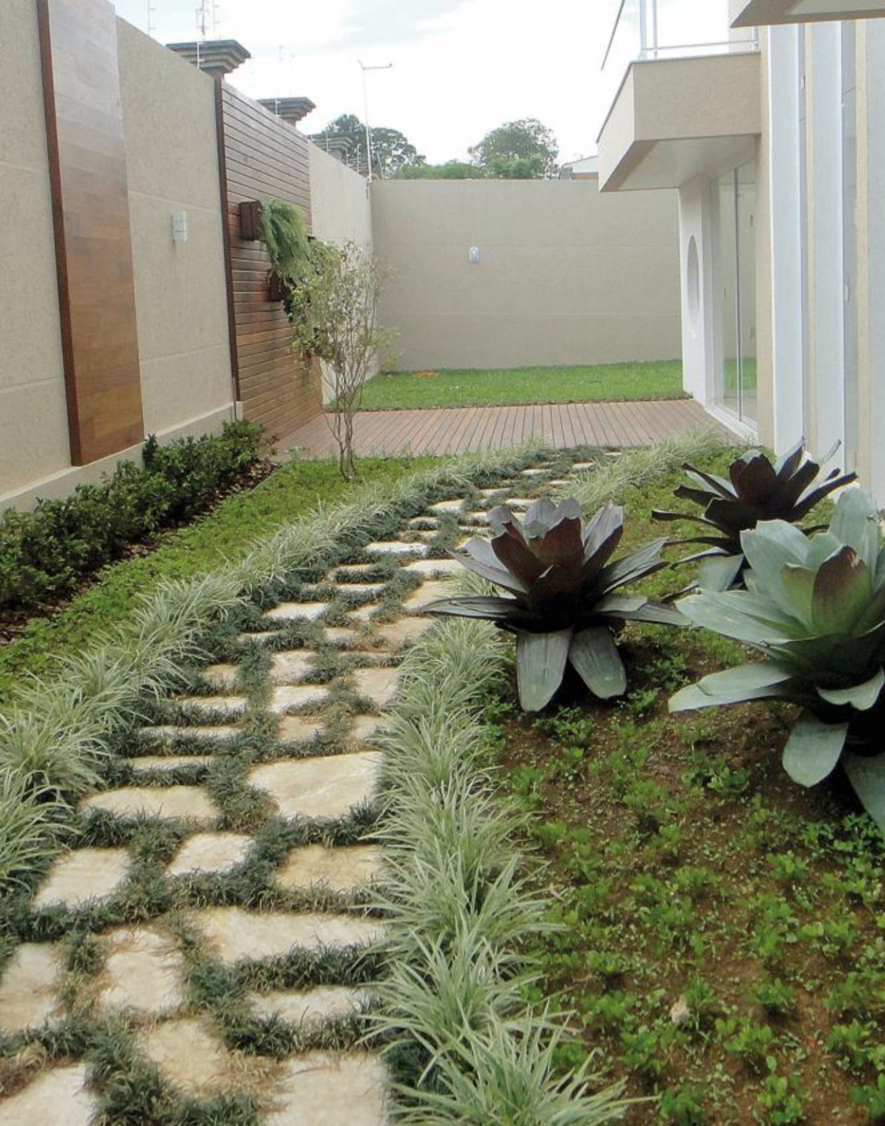 como fazer caminho de jardim com pedras