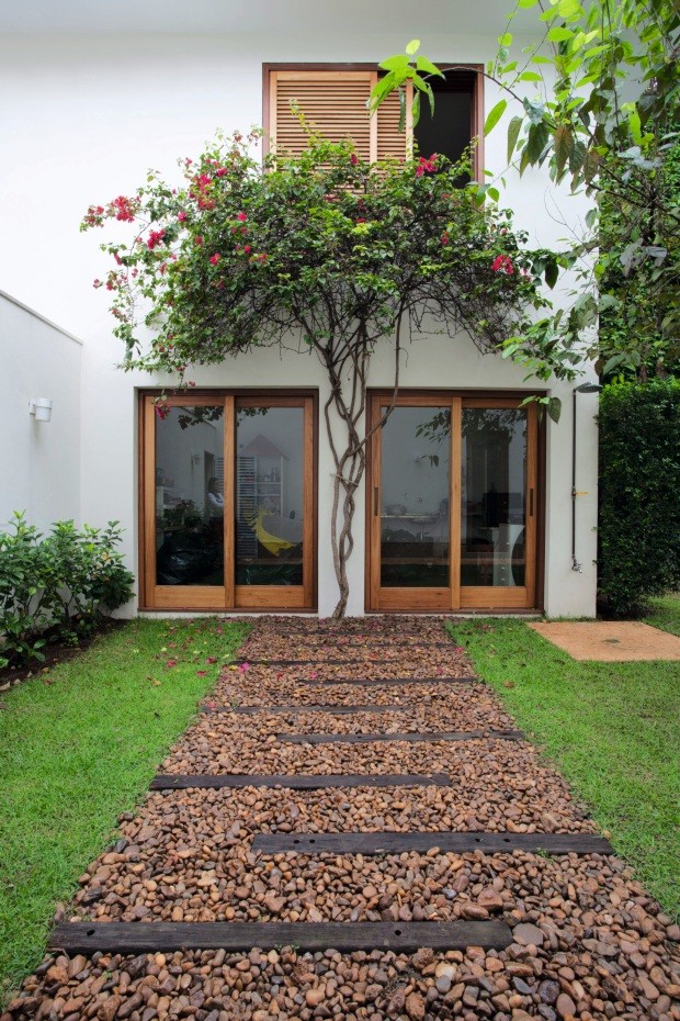 como fazer caminho de jardim com pedras