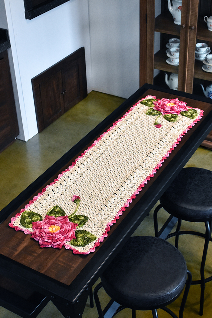 DIY: Crie seu Próprio Caminho de Mesa de Crochê com Flores