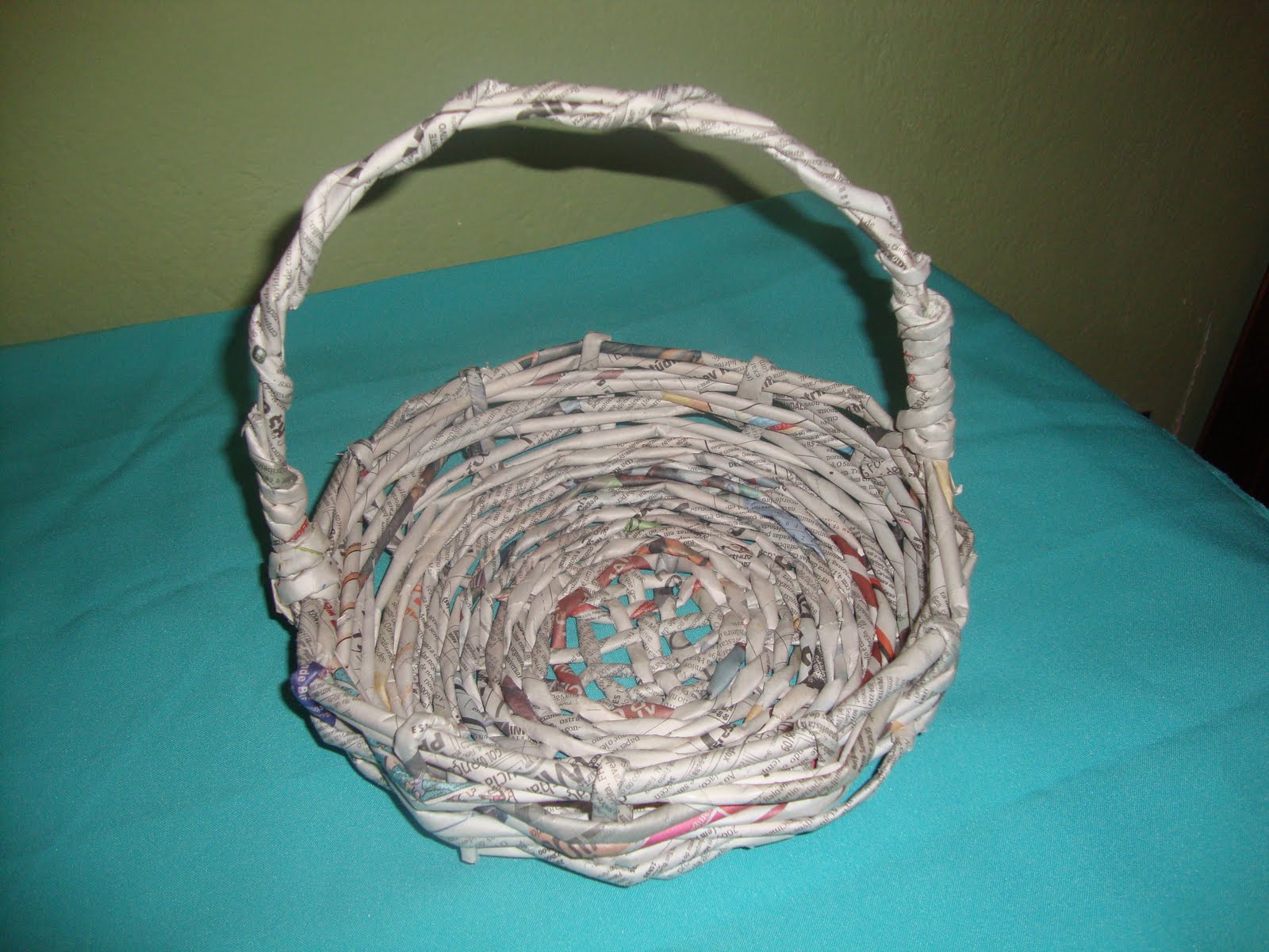 Como Fazer Canudos de Jornal Perfeitos para Artesanato