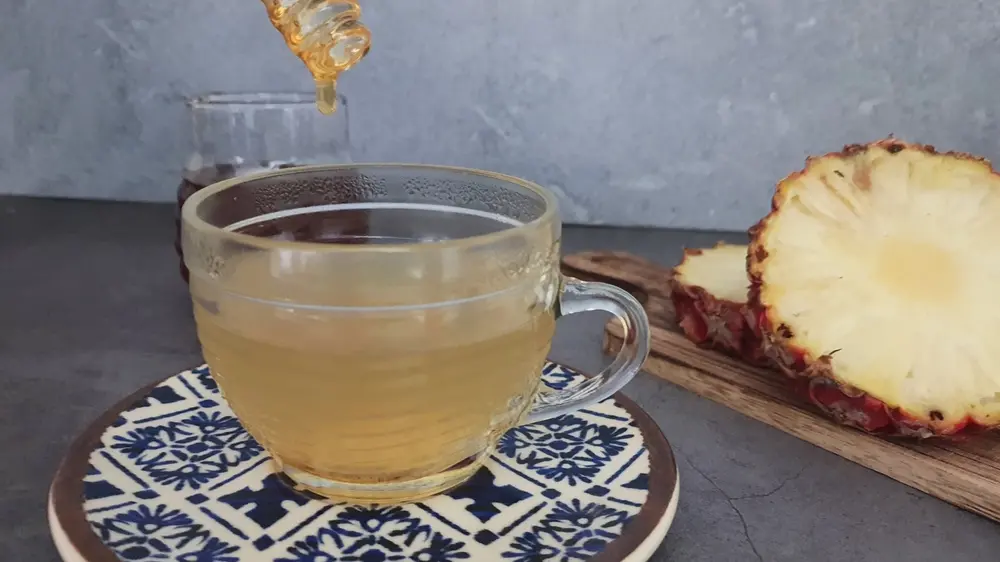 benefícios do chá de casca de abacaxi para a saúde