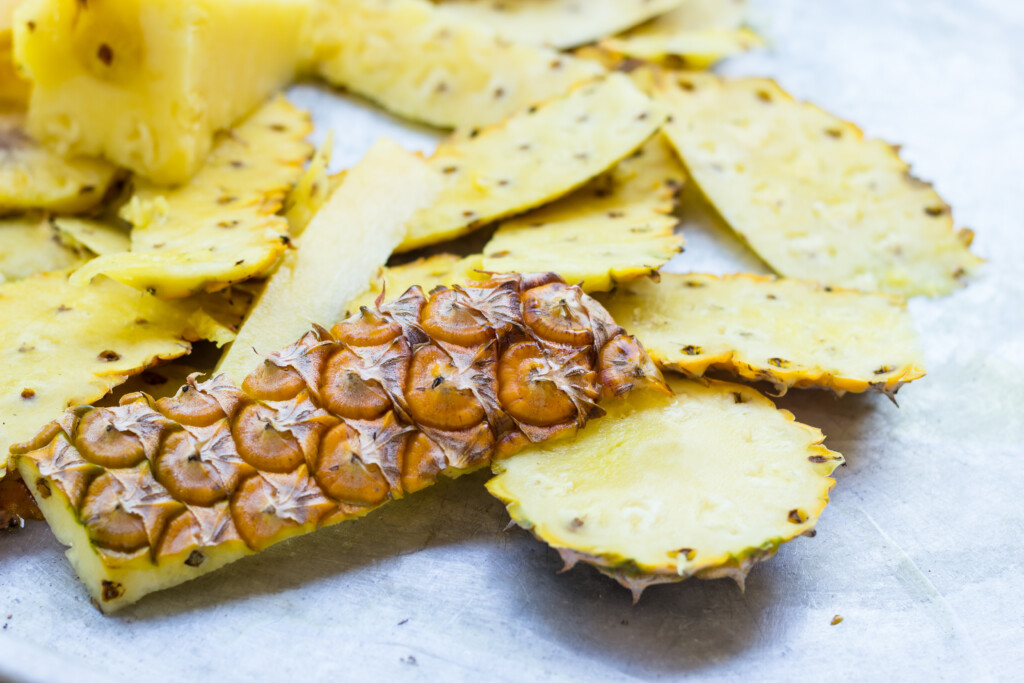 chá de casca de abacaxi com gengibre e limão