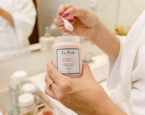 usar hibisco para fortalecer o cabelo