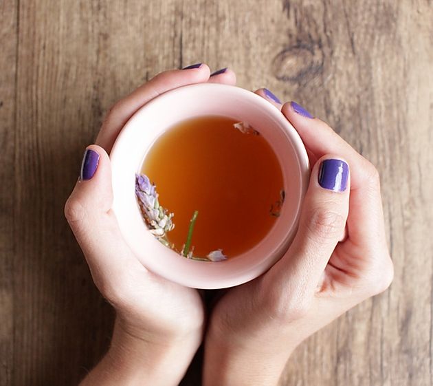 Guia Completo: Como Usar Chá de Lavanda para Aliviar a Ansiedade; Moon Milk: A Receita Perfeita para Noites de Sono Tranquilas; Lavanda na Gravidez e Amamentação: O Que Você Precisa Saber Antes de Consumir; Além do Sono: Todos os Benefícios Digestivos do Chá de Lavanda; Chá de Lavanda vs. Camomila: Qual o Melhor para o Seu Relaxamento Profundo?; Dicas Essenciais para o Cultivo e Preparo da Lavanda para Chá.