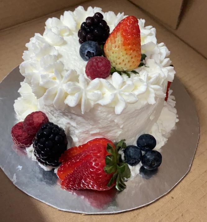 Chantilly Blindado: Receitas e Truques para Bolos em Climas Quentes