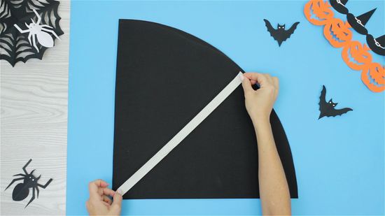 Comparativo: Chapéu de Bruxa de Cartolina vs. EVA