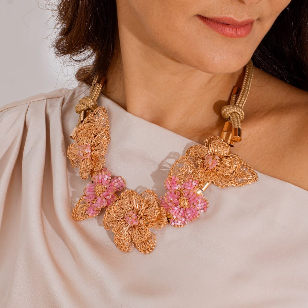 Estilo Boho Chic em Colares de Crochê: Dicas para Adotar a Tendência