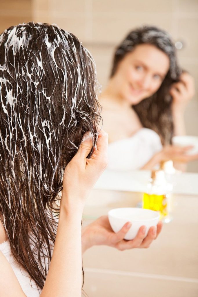 Além da Maizena: Outros Ingredientes Naturais para Controlar o Frizz da Raiz