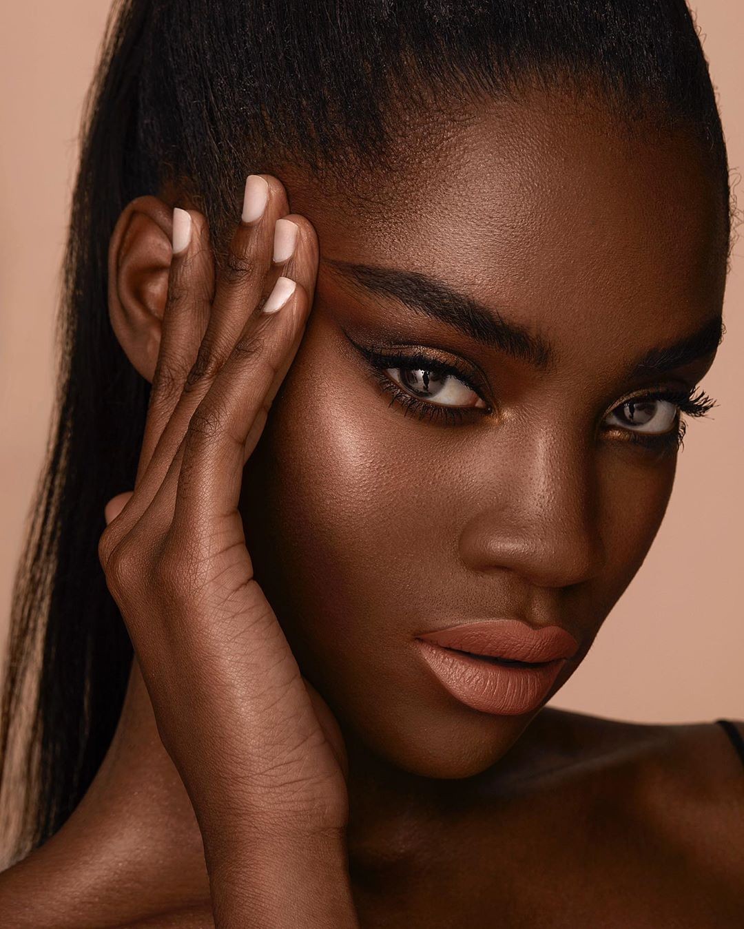 como aplicar base pele negra