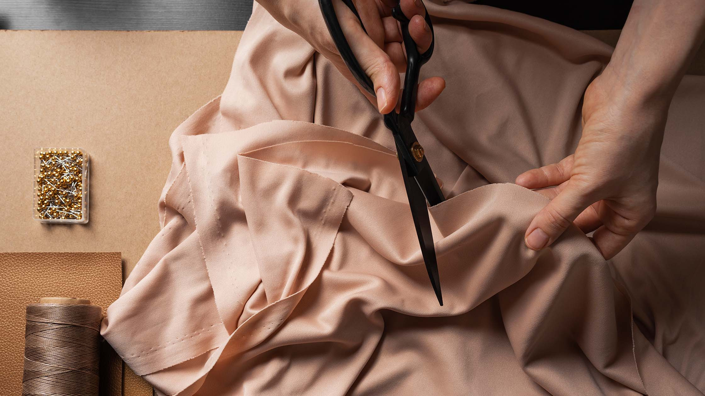 Guia Completo: Escolhendo a Agulha e Linha Perfeitas para Seda