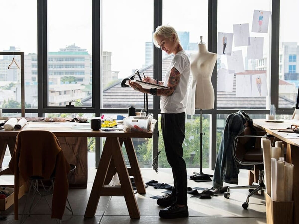 Ficha técnica na costura: o que incluir para impressionar clientes