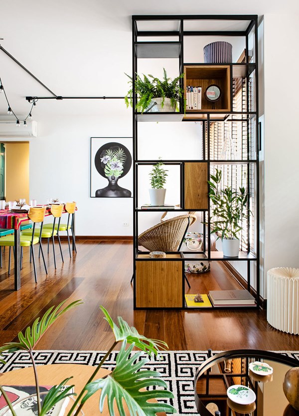 como decorar com estante vazada para dividir ambientes