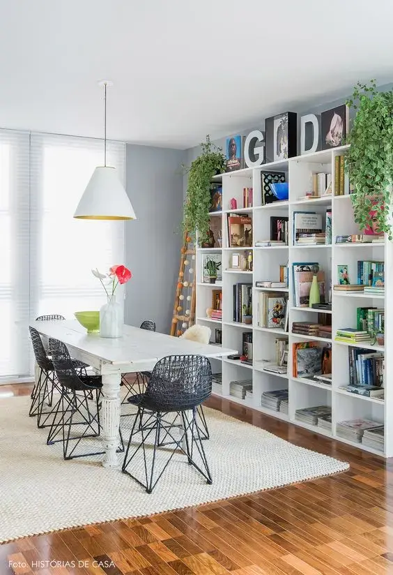 como decorar com estante vazada para dividir ambientes