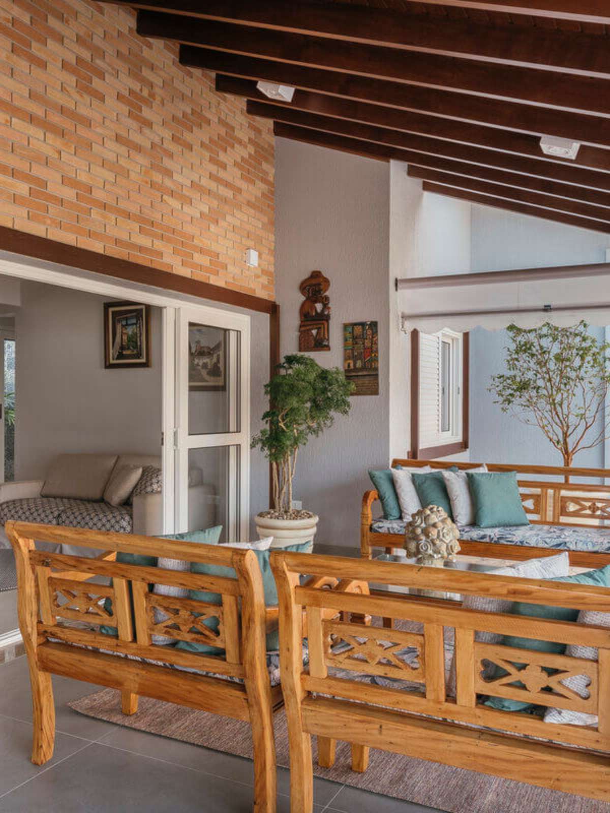 paleta de cores para móveis de madeira escura