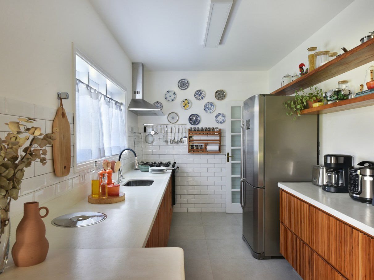 ideias de cozinha branca e madeira