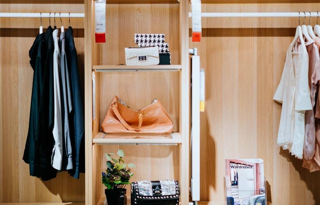 dobra de vestidos para viagem sem vincos