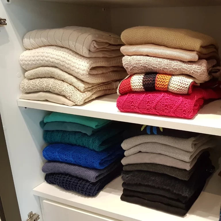 métodos para guardar vestidos longos sem amassar