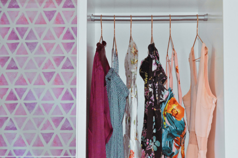 como dobrar vestidos para guardar