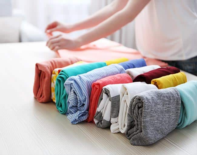 como evitar que vestidos brancos amarelem no armário