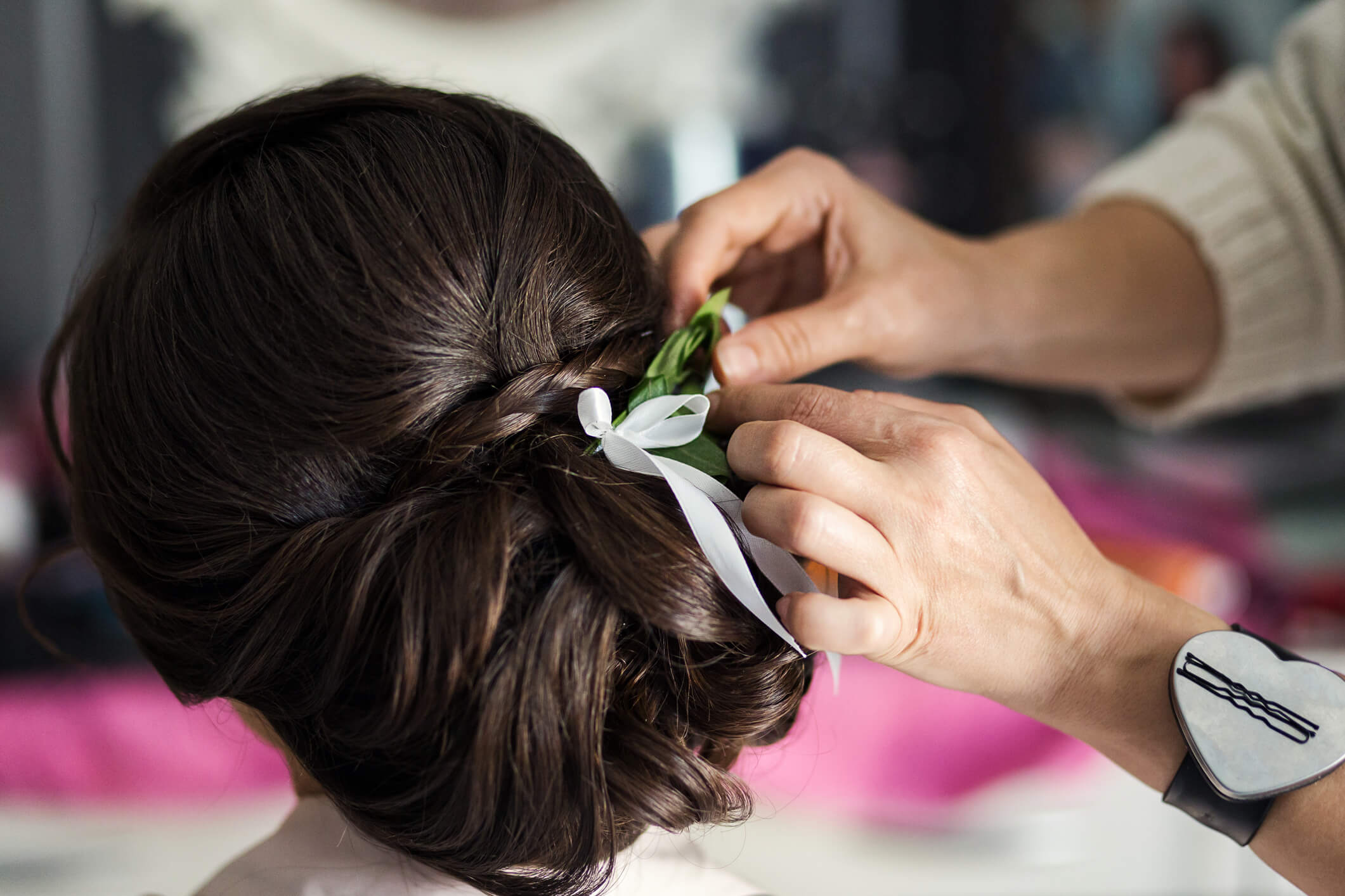Penteados Ideais para Casamentos na Praia e Climas Quentes